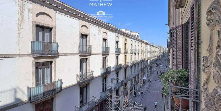 magnifico-piso-senorial-a-reformar-en-venta-en-finca-historica-junto-a-las-ramblas-y-calle-ferran-una-joya-con-gran-potencial-en-el-corazon-de-barcelona-vistas-2