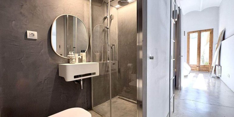 duplex-de-diseno-a-minutos-de-la-sagrada-familia-espacio-unico-con-alma-creativa-bano-2