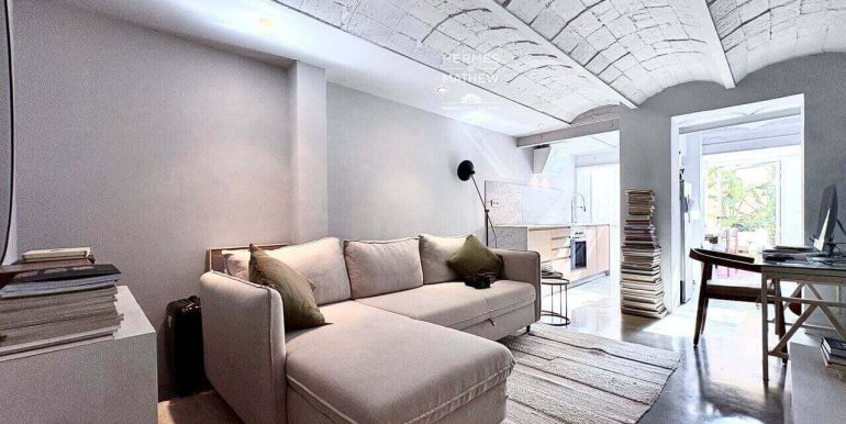 duplex-de-diseno-a-minutos-de-la-sagrada-familia-espacio-unico-con-alma-creativa-salon-1