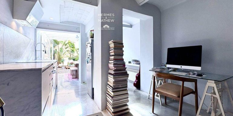 duplex-de-diseno-a-minutos-de-la-sagrada-familia-espacio-unico-con-alma-creativa-salon-9