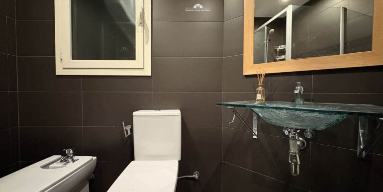 espectacular-piso-en-venta-en-finca-clasica-rehabilitada-en-el-corazon-del-quadrat-dor-barcelona-bano-3