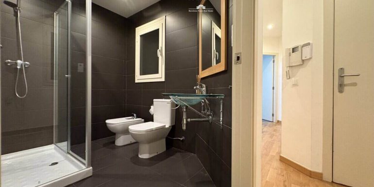 espectacular-piso-en-venta-en-finca-clasica-rehabilitada-en-el-corazon-del-quadrat-dor-barcelona-bano-4