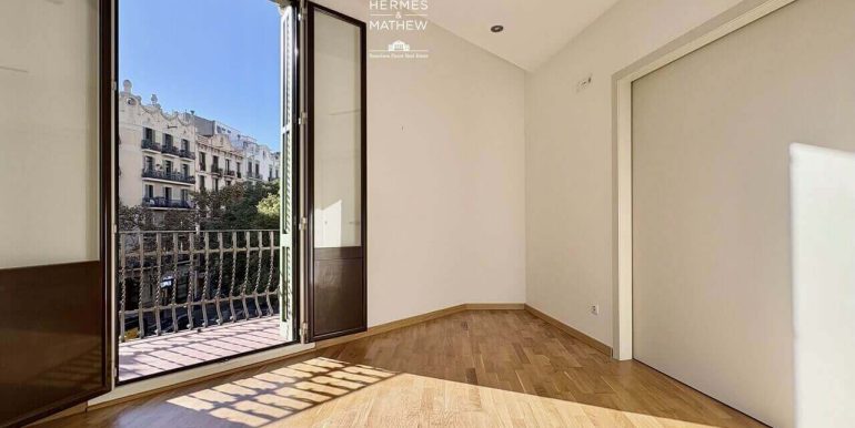 espectacular-piso-en-venta-en-finca-clasica-rehabilitada-en-el-corazon-del-quadrat-dor-barcelona-habitacion-4