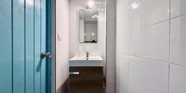 encantador-y-singular-duplex-en-venta-en-pleno-barrio-del-raval-bano-7