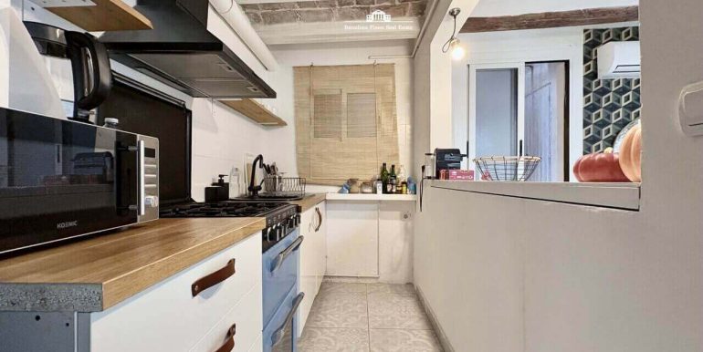 encantador-y-singular-duplex-en-venta-en-pleno-barrio-del-raval-cocina-1