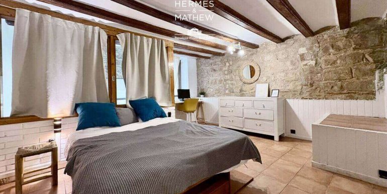 encantador-y-singular-duplex-en-venta-en-pleno-barrio-del-raval-habitacion-2