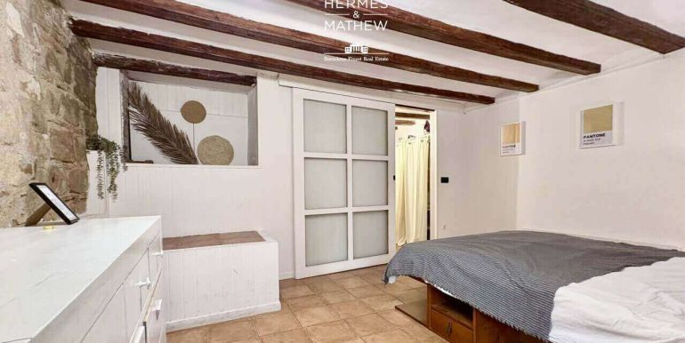 encantador-y-singular-duplex-en-venta-en-pleno-barrio-del-raval-habitacion-3