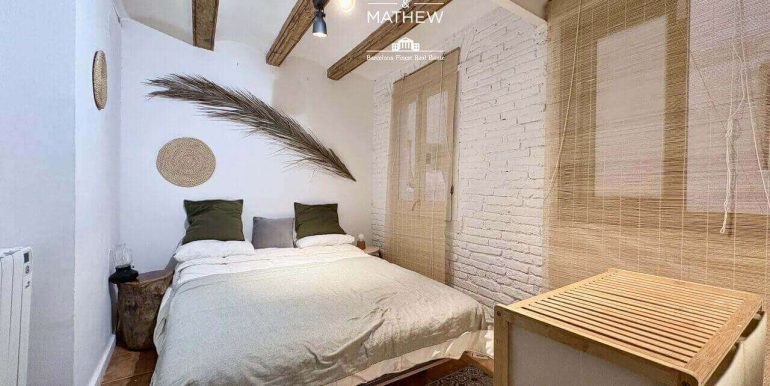 encantador-y-singular-duplex-en-venta-en-pleno-barrio-del-raval-habitacion-4