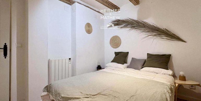 encantador-y-singular-duplex-en-venta-en-pleno-barrio-del-raval-habitacion-5