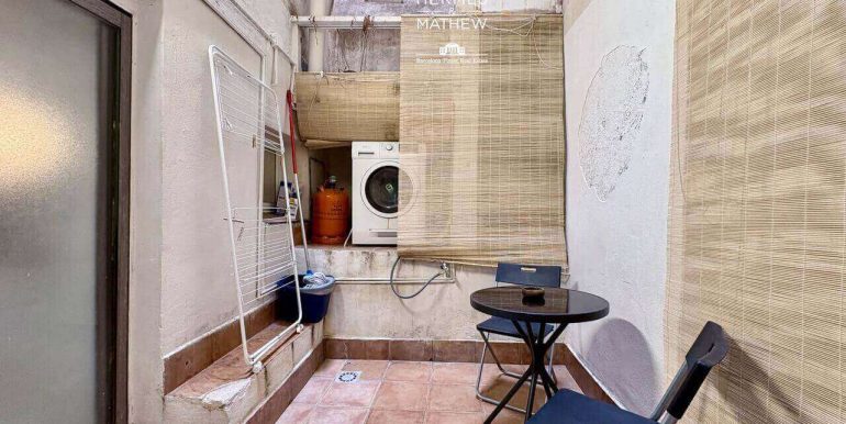 encantador-y-singular-duplex-en-venta-en-pleno-barrio-del-raval-patio-2
