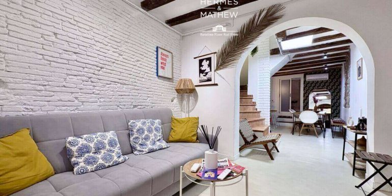 encantador-y-singular-duplex-en-venta-en-pleno-barrio-del-raval-salon-3