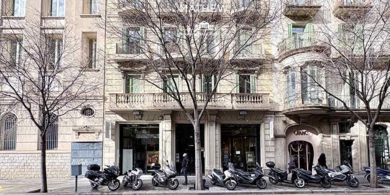 extraordinaria-vivienda-en-venta-totalmente-reformada-situada-a-escasos-pasos-de-rambla-catalunya-y-paseo-de-gracia-fachada-1