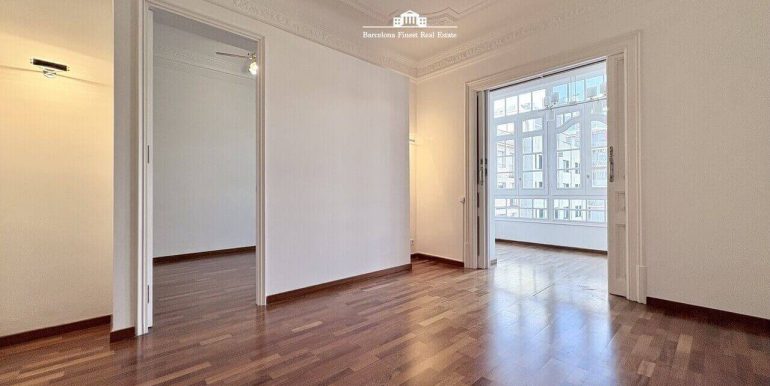 extraordinaria-vivienda-en-venta-totalmente-reformada-situada-a-escasos-pasos-de-rambla-catalunya-y-paseo-de-gracia-salon-3