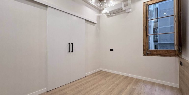 piso-en-venta-totalmente-reformado-a-estrenar-en-la-superilla-de-consell-de-cent-habitacion-4
