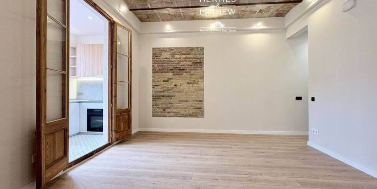 piso-en-venta-totalmente-reformado-a-estrenar-en-la-superilla-de-consell-de-cent-salon-3