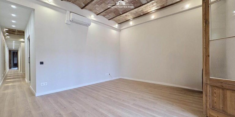piso-en-venta-totalmente-reformado-a-estrenar-en-la-superilla-de-consell-de-cent-salon-7