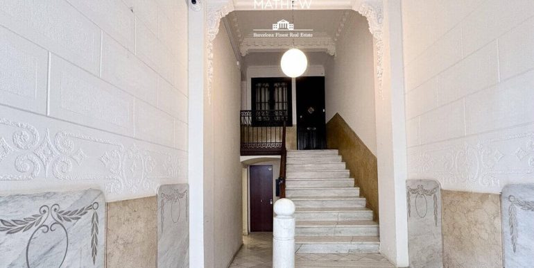 piso-en-venta-totalmente-reformado-a-estrenar-en-la-superilla-de-consell-de-cent-vestibulo-1