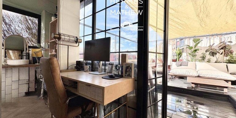 atico-duplex-con-terraza-de-30-m²-en-venta-en-el-poble-sec-luz-caracter-y-vida-mediterranea-despacho-2