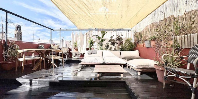 atico-duplex-con-terraza-de-30-m²-en-venta-en-el-poble-sec-luz-caracter-y-vida-mediterranea-terraza-2