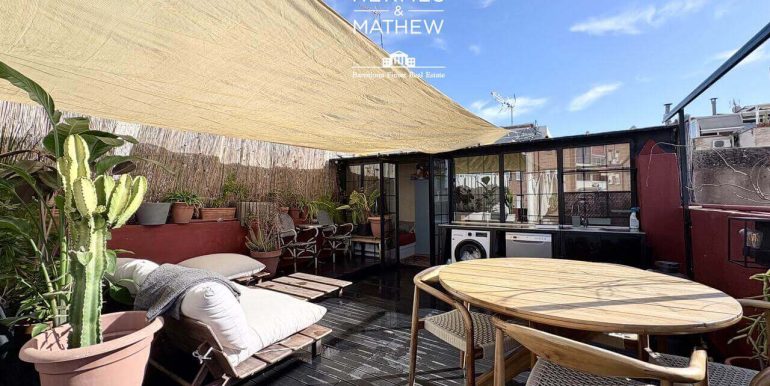 atico-duplex-con-terraza-de-30-m²-en-venta-en-el-poble-sec-luz-caracter-y-vida-mediterranea-terraza-6