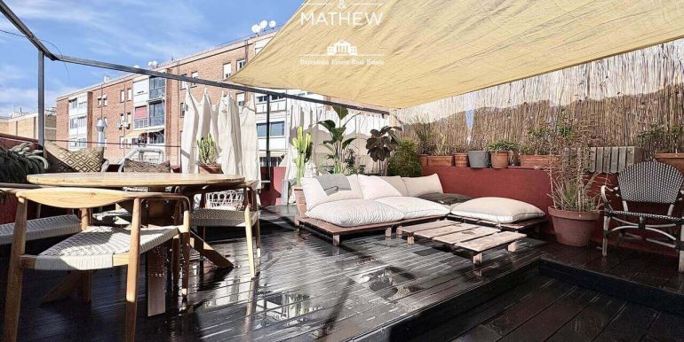 atico-duplex-con-terraza-de-30-m²-en-venta-en-el-poble-sec-luz-caracter-y-vida-mediterranea-terraza-7