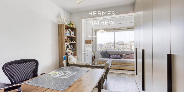 exclusiva-vivienda-en-venta-en-rambla-catalunya-con-vistas-privilegiadas-a-la-sagrada-familia-habitacion-7_Easy-Resize.com