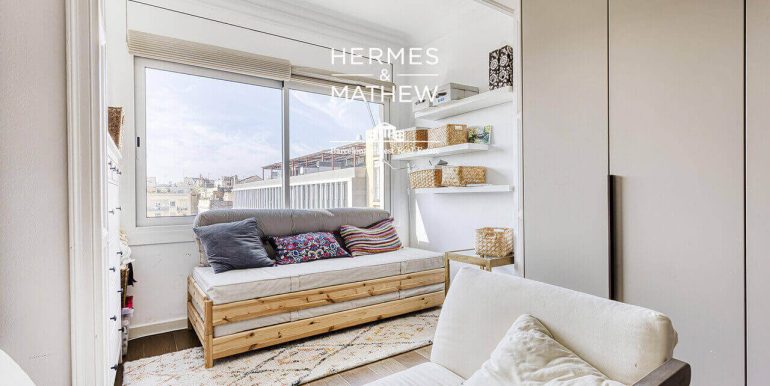 exclusiva-vivienda-en-venta-en-rambla-catalunya-con-vistas-privilegiadas-a-la-sagrada-familia-habitacion-8_Easy-Resize.com