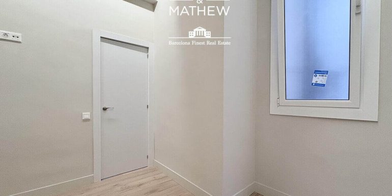 renovado-y-encantador-piso-de-dos-habitaciones-en-venta-en-finca-clasica-junto-a-las-ramblas-habitacion-10