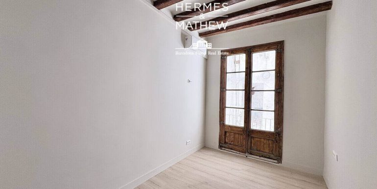 renovado-y-encantador-piso-de-dos-habitaciones-en-venta-en-finca-clasica-junto-a-las-ramblas-habitacion-4