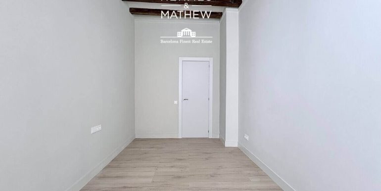 renovado-y-encantador-piso-de-dos-habitaciones-en-venta-en-finca-clasica-junto-a-las-ramblas-habitacion-7
