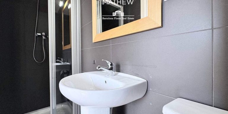 exclusivo-atico-en-venta-con-solarium-privado-en-el-corazon-del-quadrat-dor-bano-4