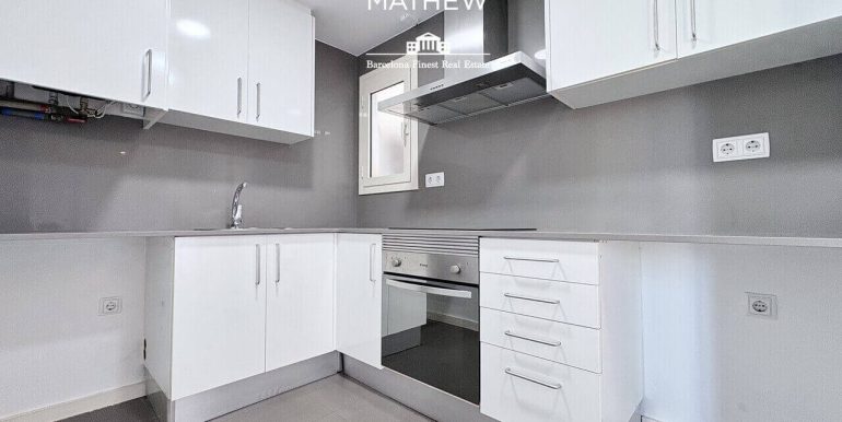 exclusivo-atico-en-venta-con-solarium-privado-en-el-corazon-del-quadrat-dor-cocina-5