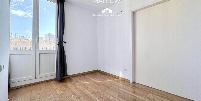 exclusivo-atico-en-venta-con-solarium-privado-en-el-corazon-del-quadrat-dor-habitacion-3
