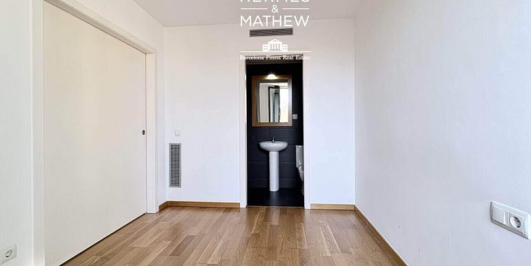 exclusivo-atico-en-venta-con-solarium-privado-en-el-corazon-del-quadrat-dor-habitacion-5