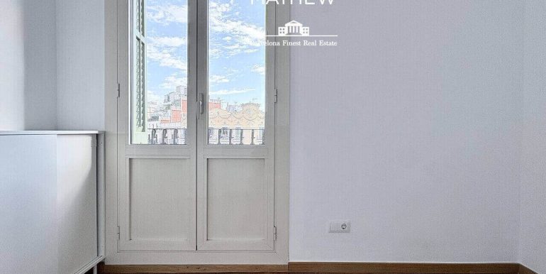 exclusivo-atico-en-venta-con-solarium-privado-en-el-corazon-del-quadrat-dor-habitacion-8