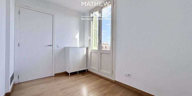 exclusivo-atico-en-venta-con-solarium-privado-en-el-corazon-del-quadrat-dor-habitacion-9