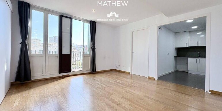 exclusivo-atico-en-venta-con-solarium-privado-en-el-corazon-del-quadrat-dor-salon-9
