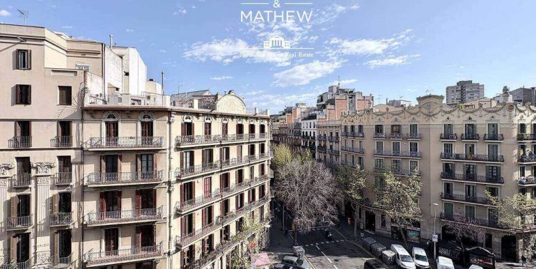 exclusivo-atico-en-venta-con-solarium-privado-en-el-corazon-del-quadrat-dor-vistas-2