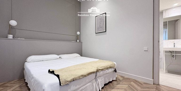 elegancia-contemporanea-frente-al-port-vell-con-rooftop-piscina-y-esencia-historica-en-el-corazon-de-barcelona-habit-6