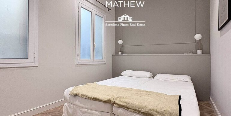 elegancia-contemporanea-frente-al-port-vell-con-rooftop-piscina-y-esencia-historica-en-el-corazon-de-barcelona-habit-7