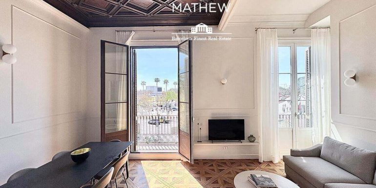 elegancia-contemporanea-frente-al-port-vell-con-rooftop-piscina-y-esencia-historica-en-el-corazon-de-barcelona-salon-0