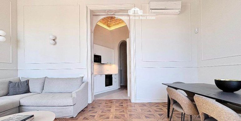elegancia-contemporanea-frente-al-port-vell-con-rooftop-piscina-y-esencia-historica-en-el-corazon-de-barcelona-salon-3