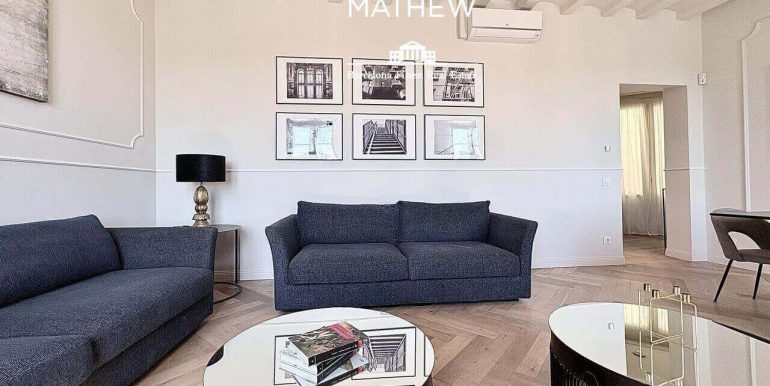 elegante-piso-de-diseno-frente-al-port-vell-con-rooftop-y-vistas-al-mar-comedor-7