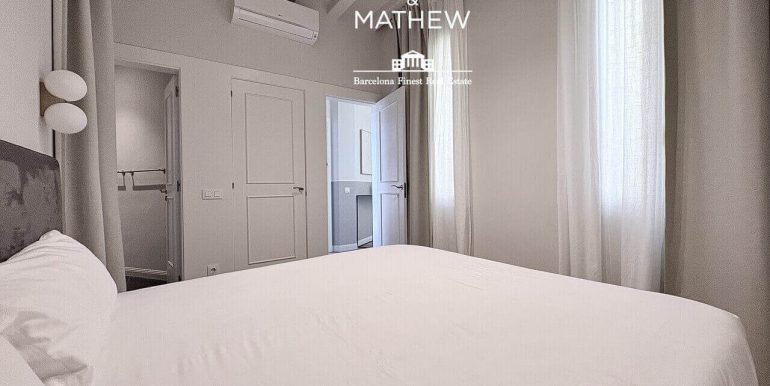 elegante-piso-de-diseno-frente-al-port-vell-con-rooftop-y-vistas-al-mar-habitacion-7