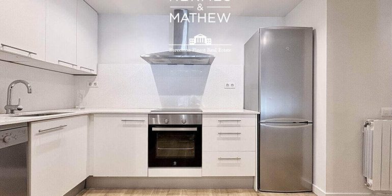 elegante-piso-en-venta-con-dos-habitaciones-a-estrenar-frente-al-port-vell-cocina-1