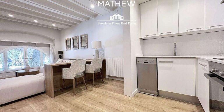 elegante-piso-en-venta-con-dos-habitaciones-a-estrenar-frente-al-port-vell-cocina-3