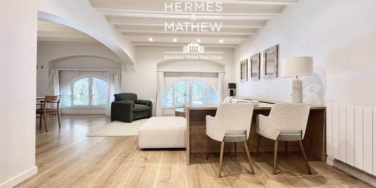 elegante-piso-en-venta-con-dos-habitaciones-a-estrenar-frente-al-port-vell-salon-8