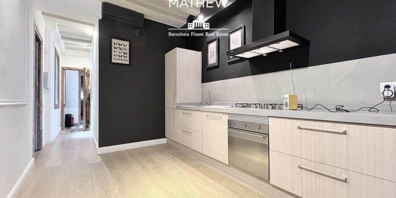 encantador-piso-en-venta-con-una-habitacion-y-reformado-a-estrenar-el-barrio-gotico-cocina-3