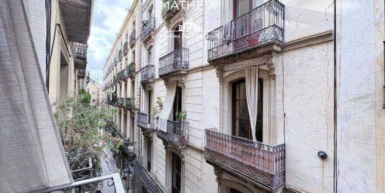encantador-piso-en-venta-con-una-habitacion-y-reformado-a-estrenar-el-barrio-gotico-vistas-1
