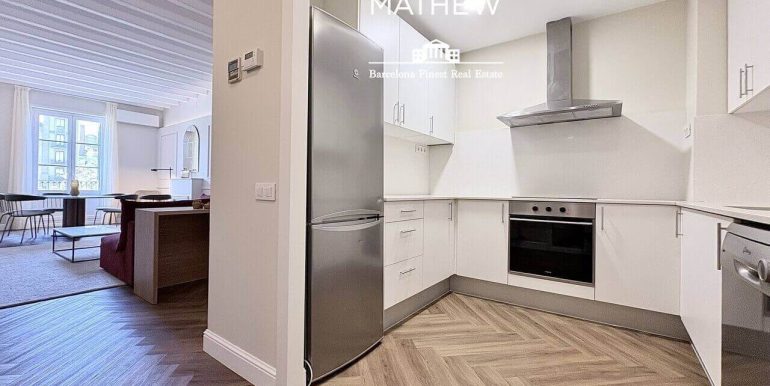 exclusiva-residencia-a-estrenar-en-venta-frente-al-port-vell-con-rooftop-premium-y-esencia-historica-cocina-1